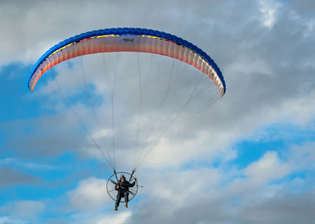 nusa penida activities - motorized paragliding (1)