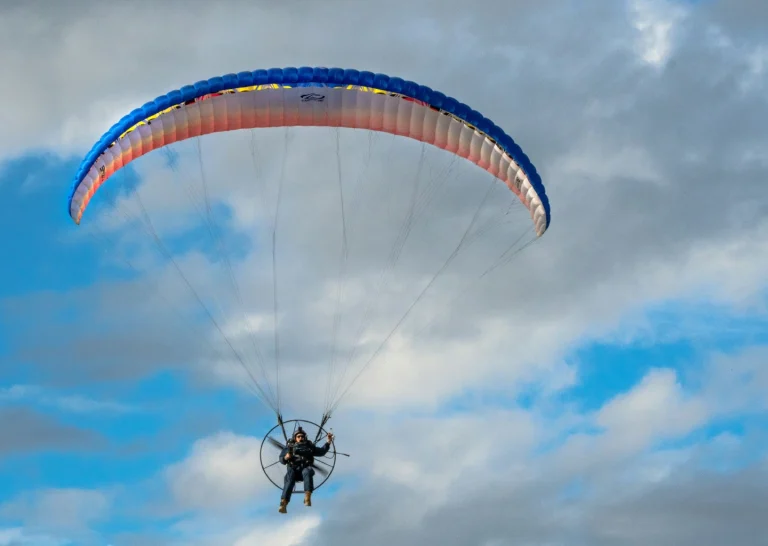 nusa penida activities - motorized paragliding (1)